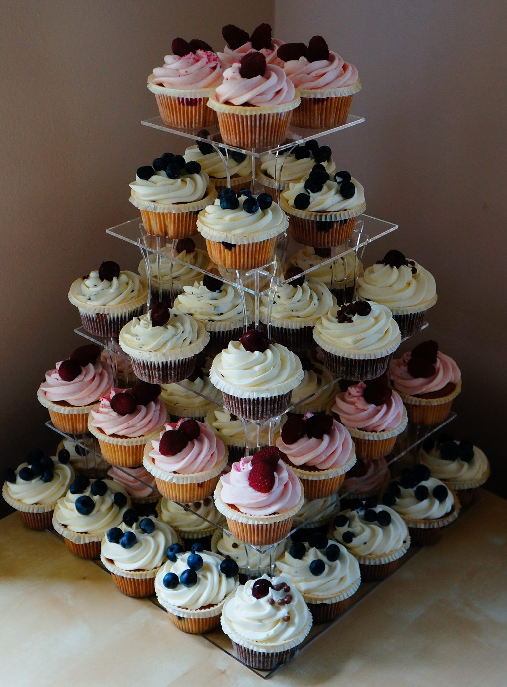 wedding-cupcakes[1]